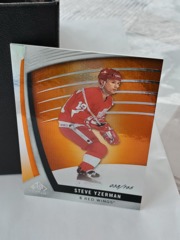 2017-18 SP Game Used Orange Rainbow 038/165 Steve Yzerman #80 Red Wings