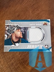 2011-12 Between The Pipes Jerseys Silver #M03 Antti Niemi (damaged top right corner)