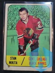 1967-68 OPC Stan Mikita Card #114 Chicago Blackhawks - Tape Damage