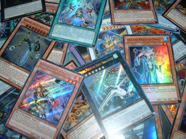 100 YuGiOh HOLO-FOIL Cards