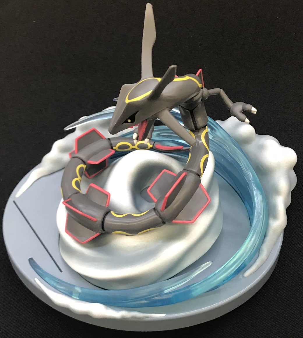 hidden fates shiny rayquaza figure