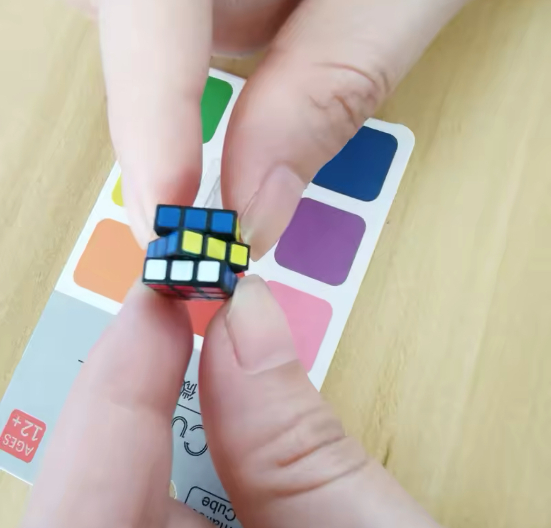World’s Smallest Rubik’s Cube10mm / 0.4” Cube Lab