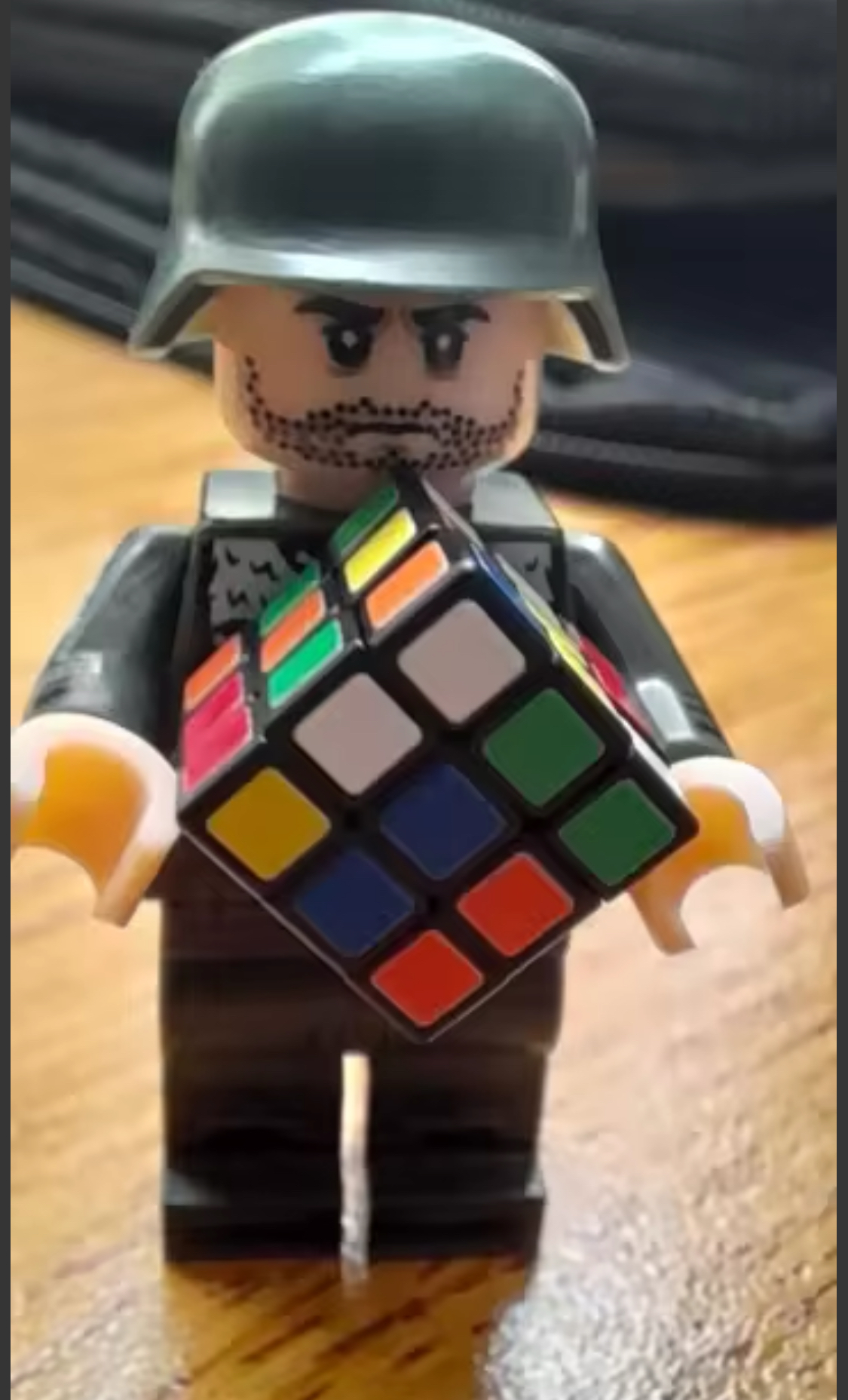 World’s Smallest Rubik’s Cube10mm / 0.4” Cube Lab