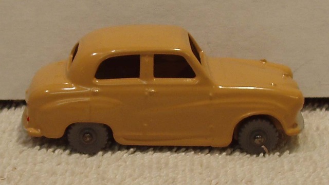 Austin A30 Saloon Â© 1960s Dinky Toy 160 W/ Box