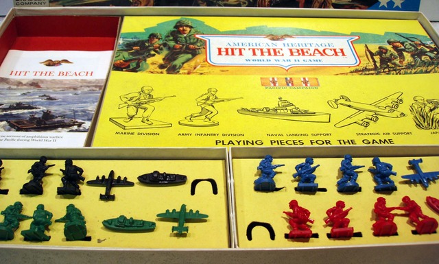 Hit the Beach World War II Game Â© 1965 Milton Bradley 4510 vf/g