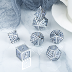 DAD587 - Metal & Enamel Dice Set (7pcs) [Ice]