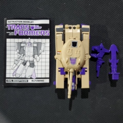 1985 G1 Blitzwing - Loose, Booklet and Accessories