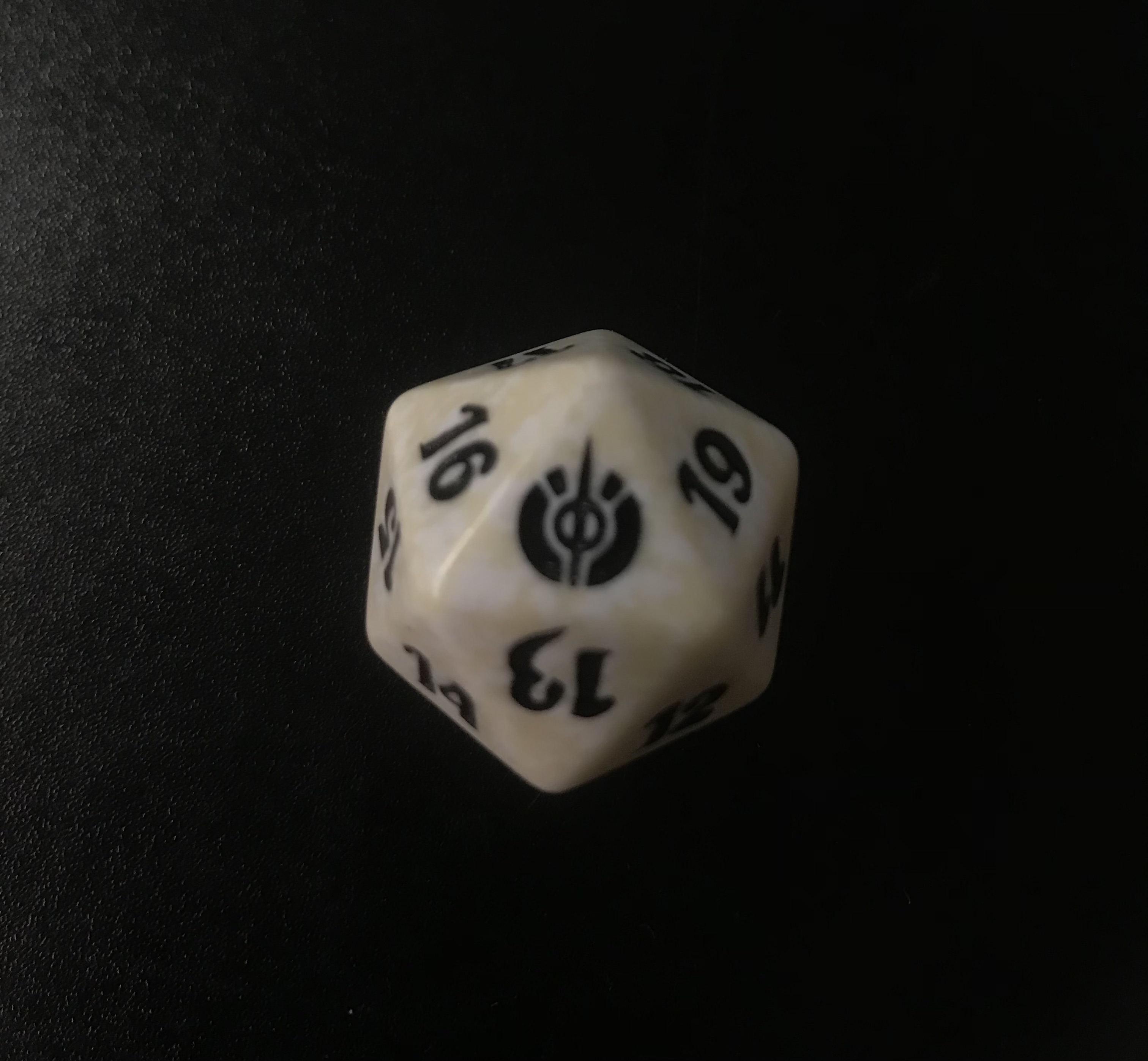 Mirrodin Besieged Spindown (white/cream)