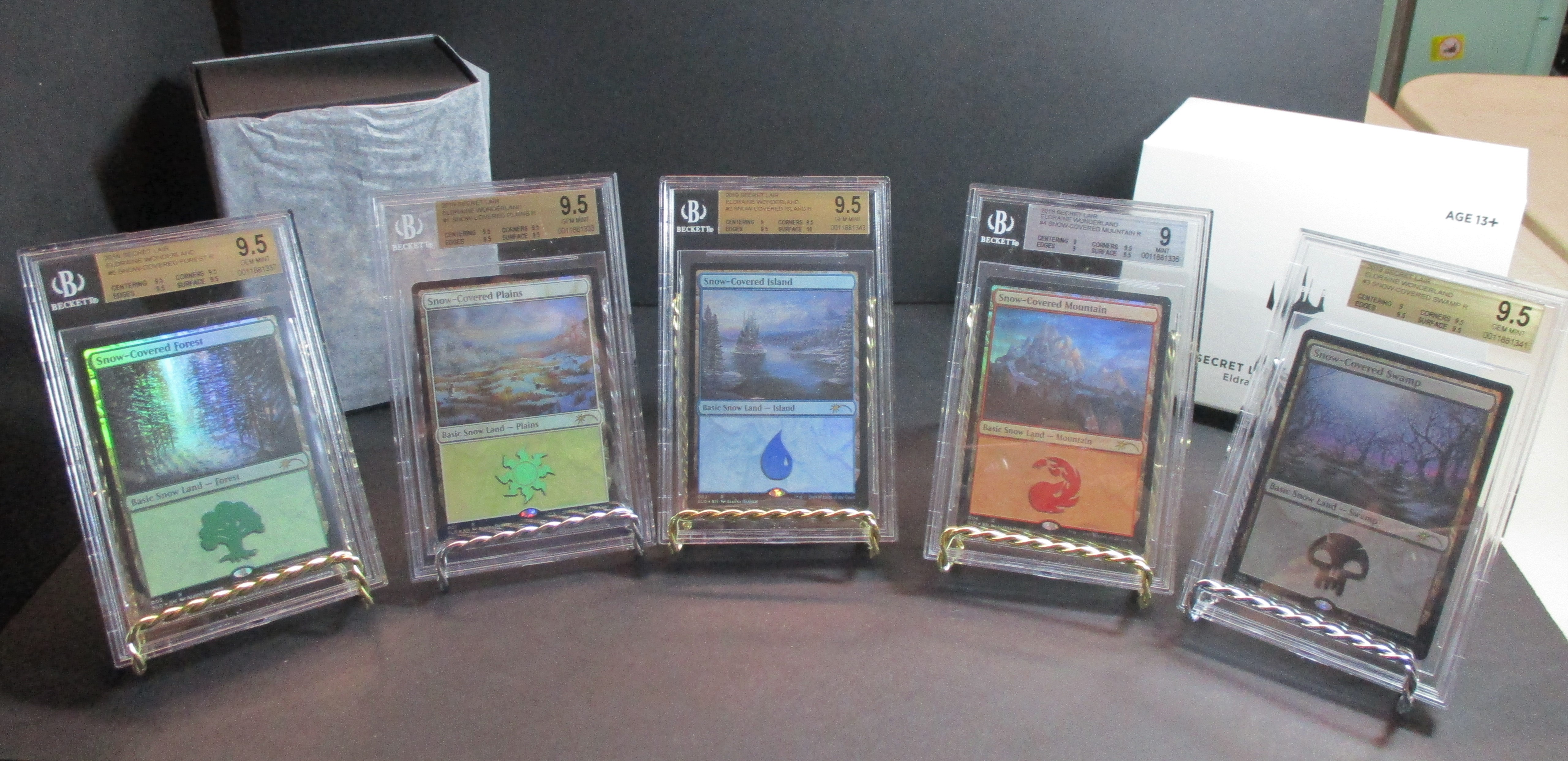 2019 Eldraine Wonderland 9.4 Complete Set