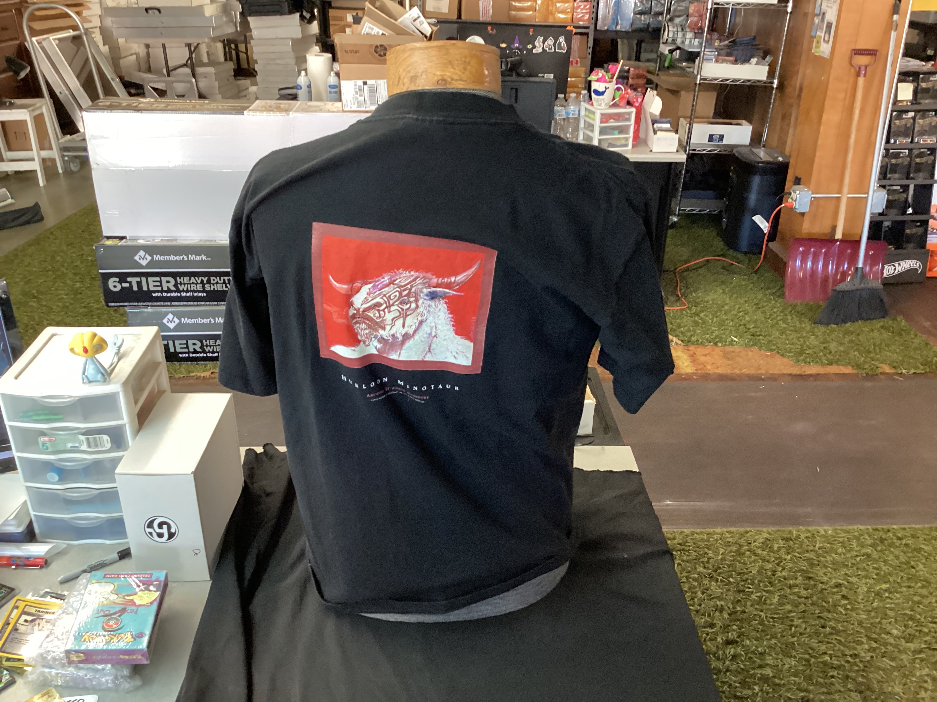 Magic The Gathering Hurloon Minotaur Shirt (XL) USED