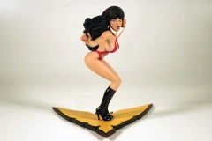 Vampirella Statue Dynamite Entertainment