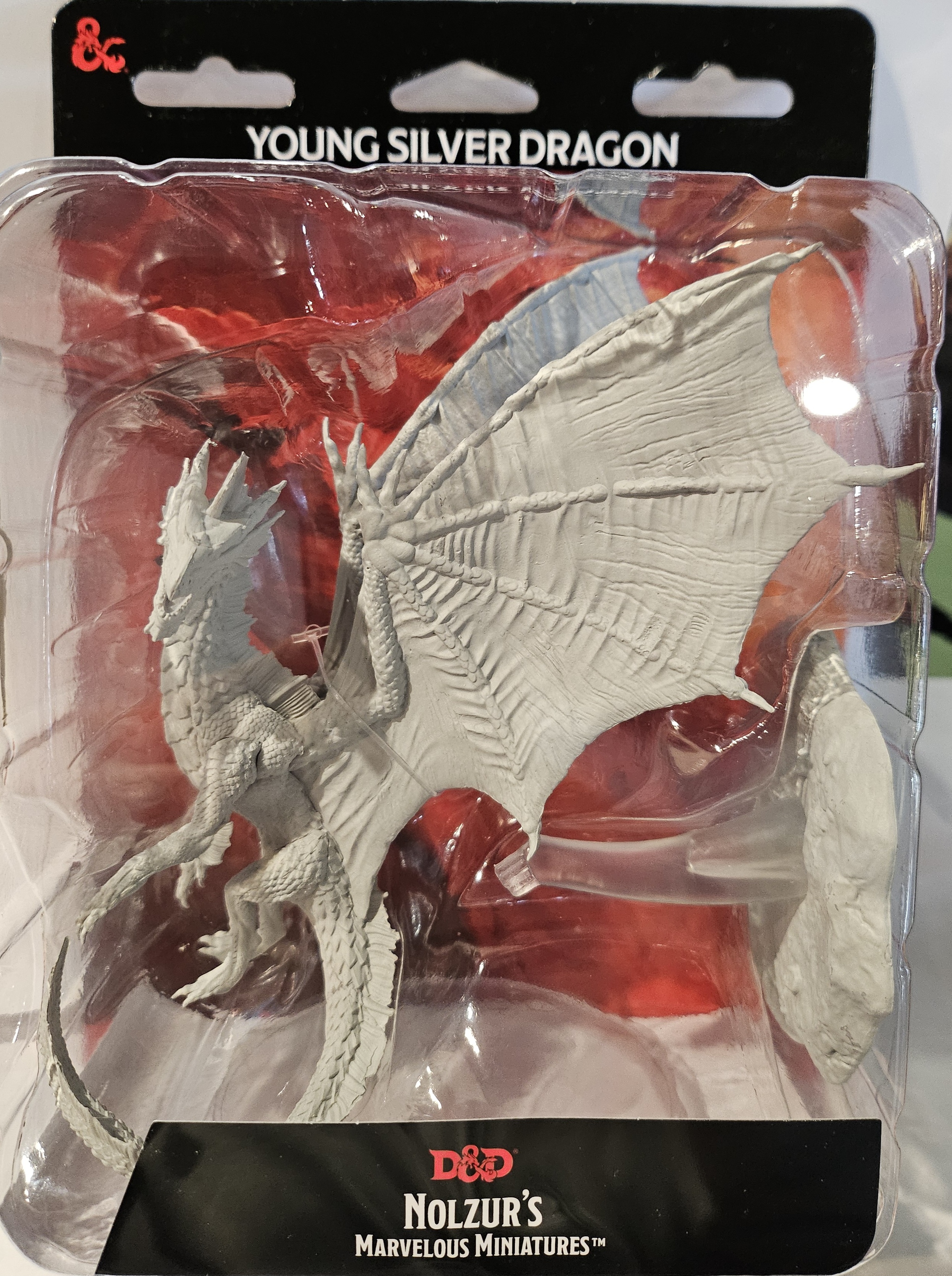 Dungeons & Dragons: Nolzurs Marvelous Miniatures: Young Silver Dragon 90036