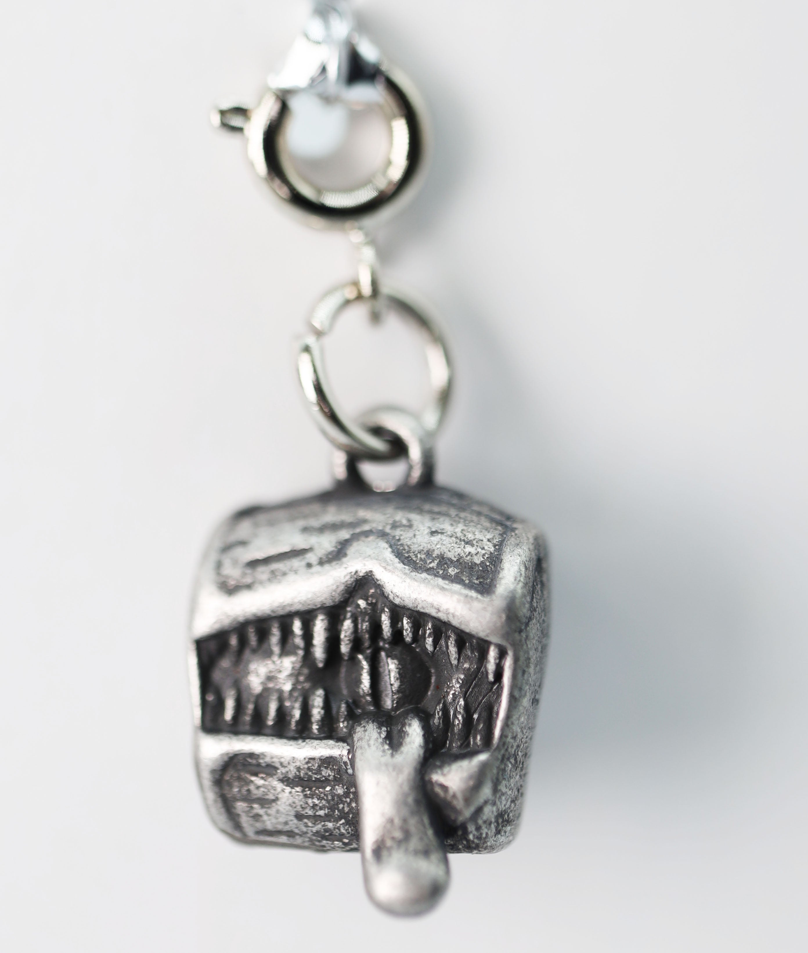 Travelers Trinkets: Mimic Charm