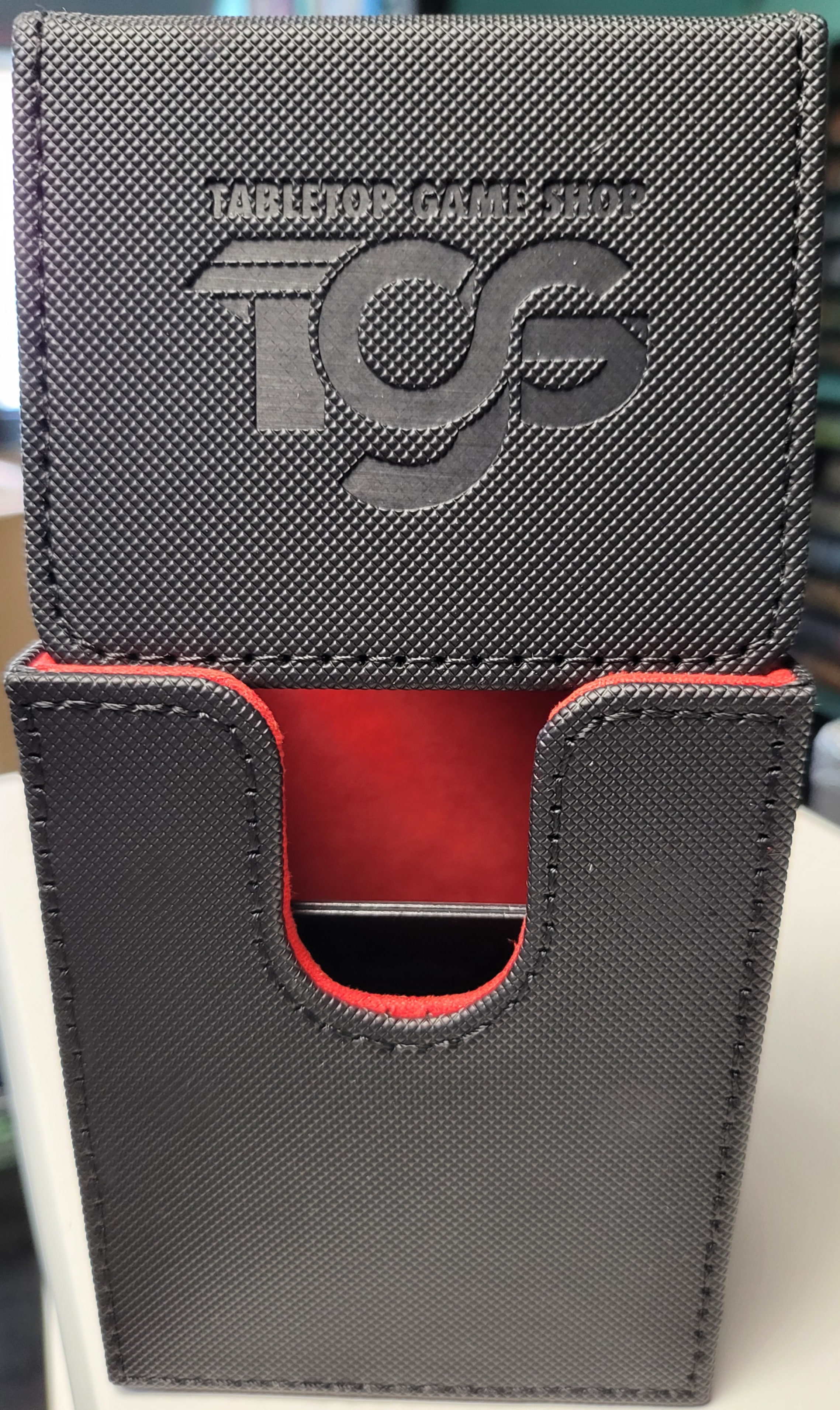 TGS Deckbox Black W Red