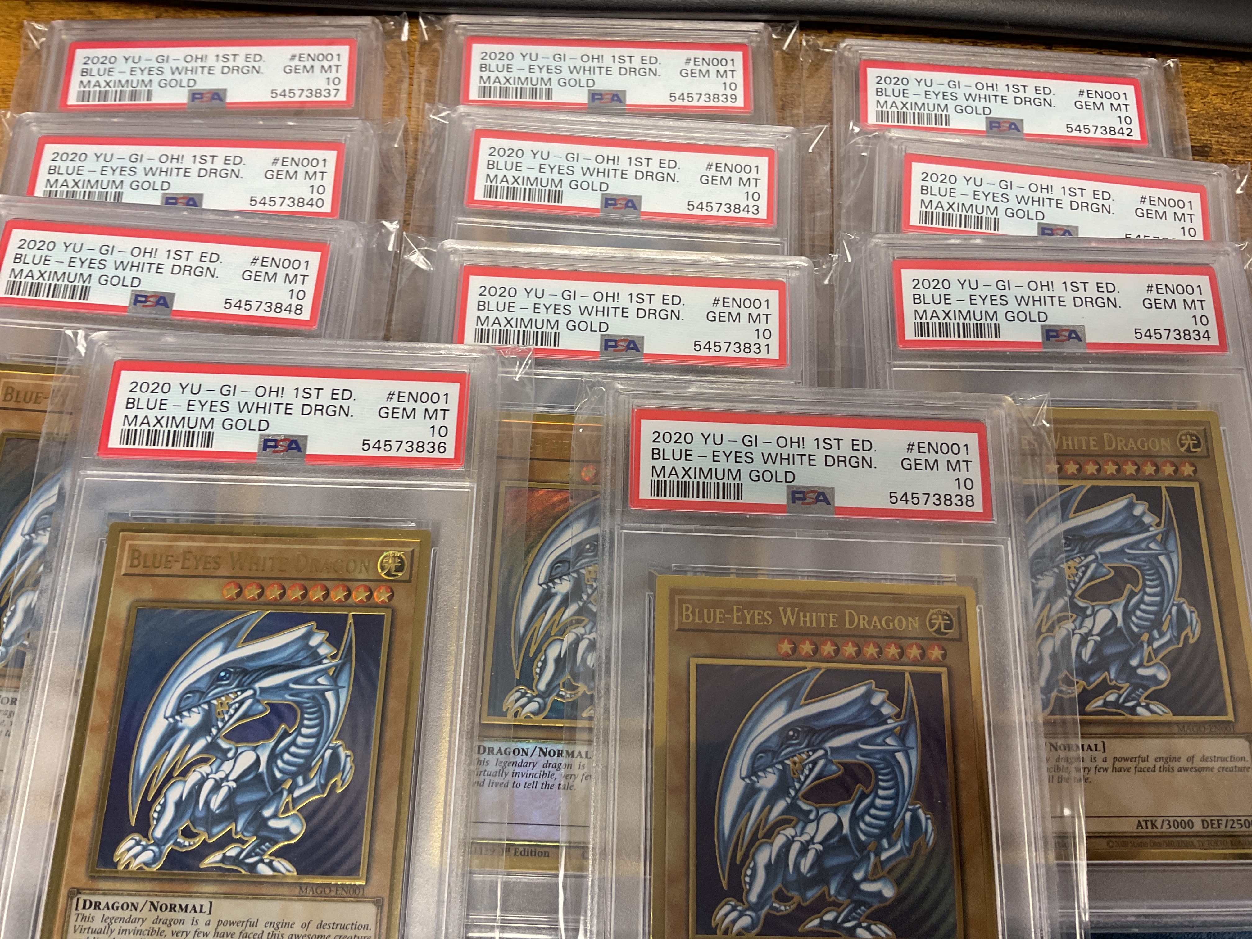 Blue-Eyes White Dragon - MAGO-EN001 PSA 10