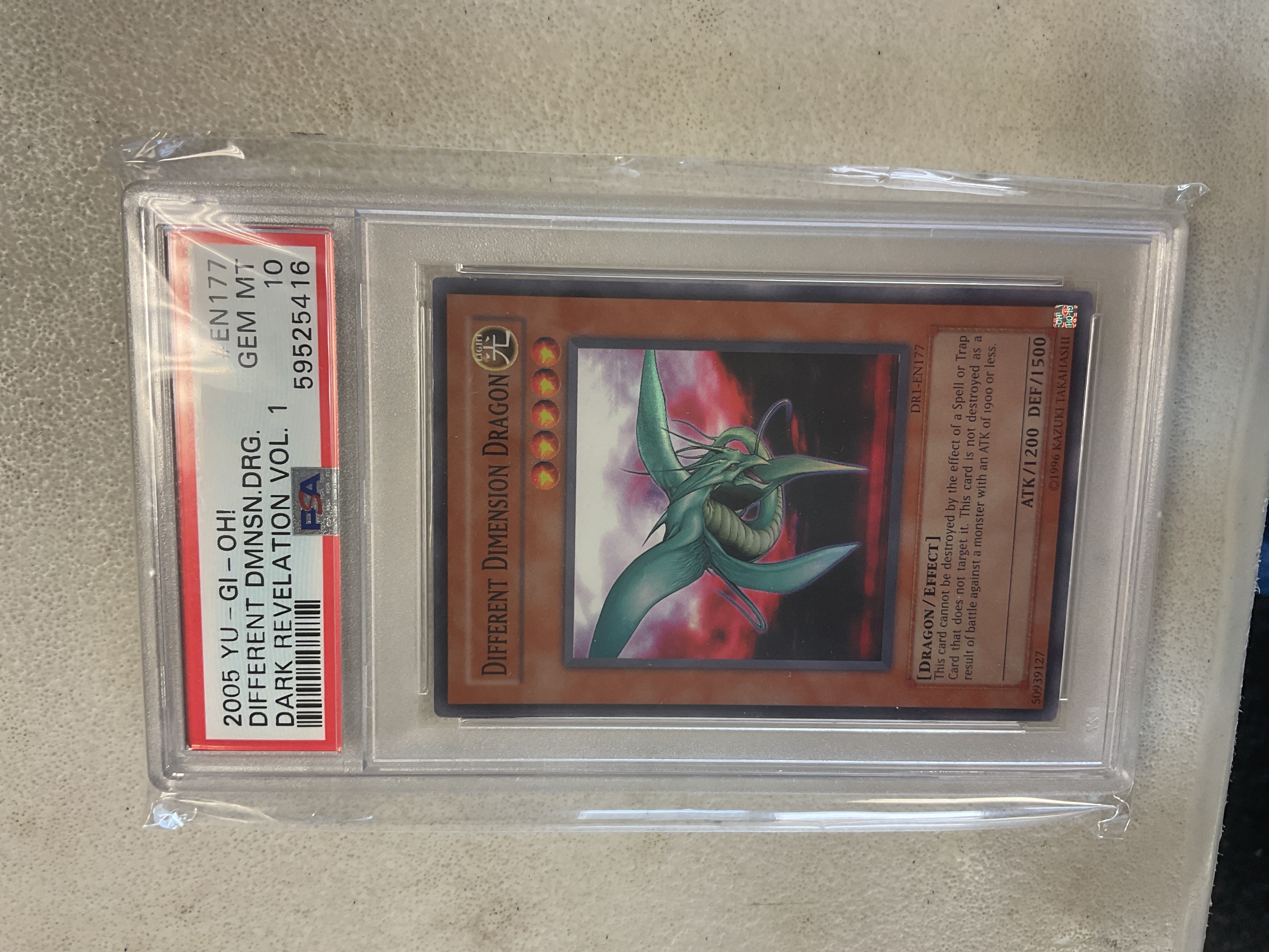 Different Dimension Dragon - DR1-EN177 PSA 10