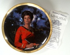 RJP147: AUTOGRAPHED: Star Trek: 25th Anniversary Commemorative Plate Collection: Uhura: The Hamilton Collection: 4689D