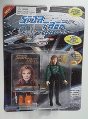 RJ6114: AUTOGRAPH: Star Trek: The Next Generation: Dr. Beverly Crusher: Playmates: 6961: 1994