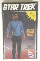 RJ0963: Star Trek: Doctor Leonard McCoy: Vinyl Model Kit: AMT ERTL: 8774: 1994