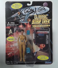 RJ6291: AUTOGRAPH: Classic Star Trek: Lieutenant Uhura: Playmates: 6455: 1995