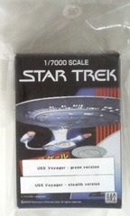 RJ0678: Star Trek: 1/7000 Scale: U.S.S. Voyager (Green Version) / U.S.S. Voyager (Stealth Version): Romando