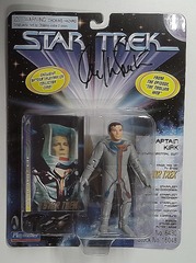 RJ6173: AUTOGRAPH: Star Trek: Captain Kirk in Environmental Suit: Playmates: 16048: 1997