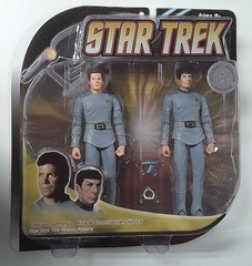 RJ6386: Star Trek: Captain James T. Kirk & Commander Spock: ToyRUs Exclusive: Diamond Select: 2008