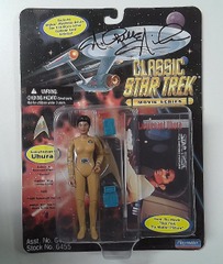 RJ6289: AUTOGRAPH: Classic Star Trek: Lieutenant Uhura: Playmates: 6455: 1995