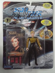 RJ6046: AUTOGRAPH: Star Trek: The Next Generation: Lieutenant Natasha Yar: Playmates: 6965: 1994