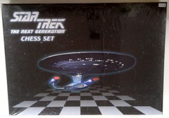 RJ0526: Star Trek: The Next Generation: Chess Set: Wood Expressions: 1999